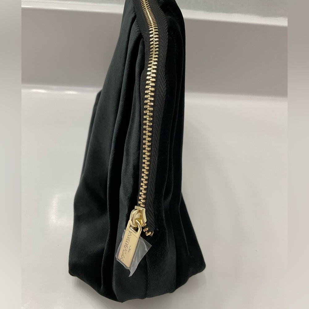 NIP Dolce & Gabbana Black Velvet Cosmetic Pouch - Picture 3 of 7